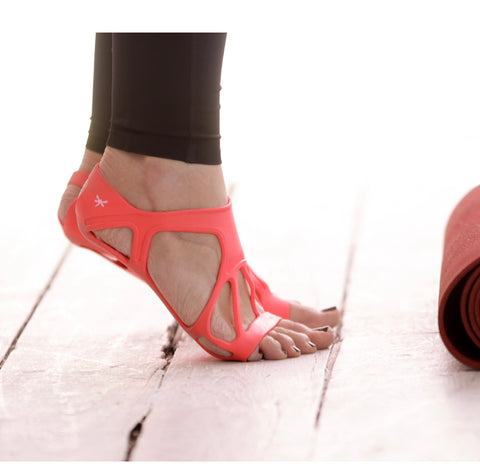 Chaussures Barreletics Performance Skin Grippy pour barre, Pilates, yoga. Augmentez les performances avec les chaussures Barreletics Grippy et remplacez les chaussettes de yoga inutiles. Bénéficiez d'une adhérence et d'un soutien pour vous permettre de vous concentrer sur votre entraînement en studio.