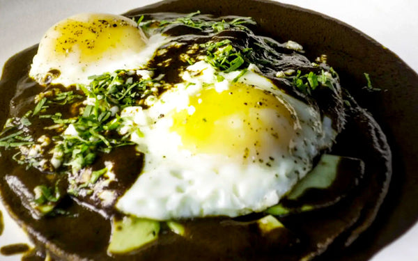 huevos organicos mole negro