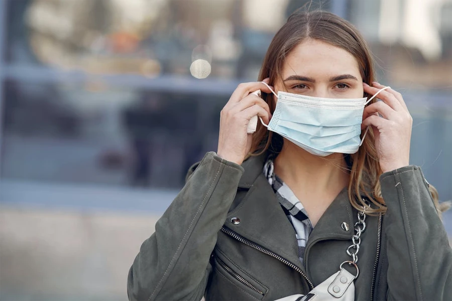 Shielding Against Winter Allergens: The Ultimate Guide to Dust Masks