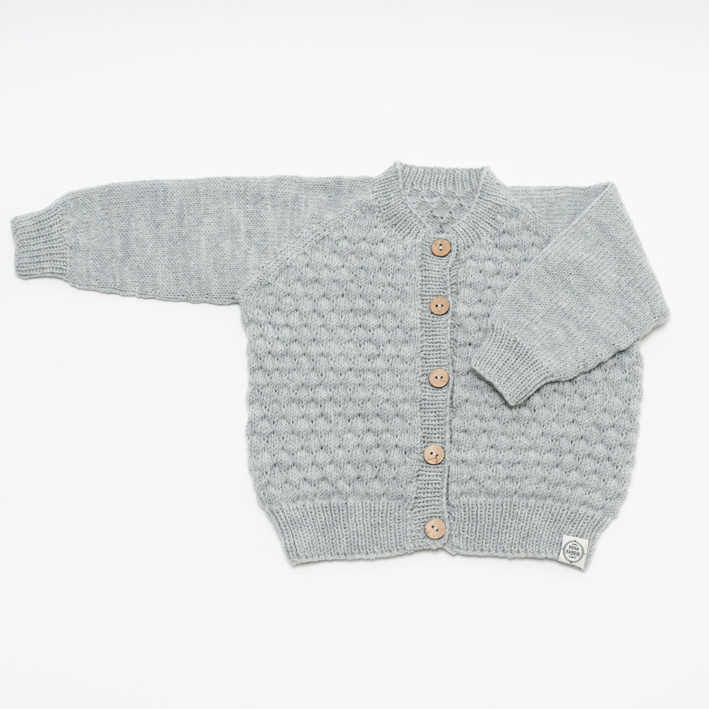 Mini Fabrik - Hand-knitted baby clothes made from natural wool