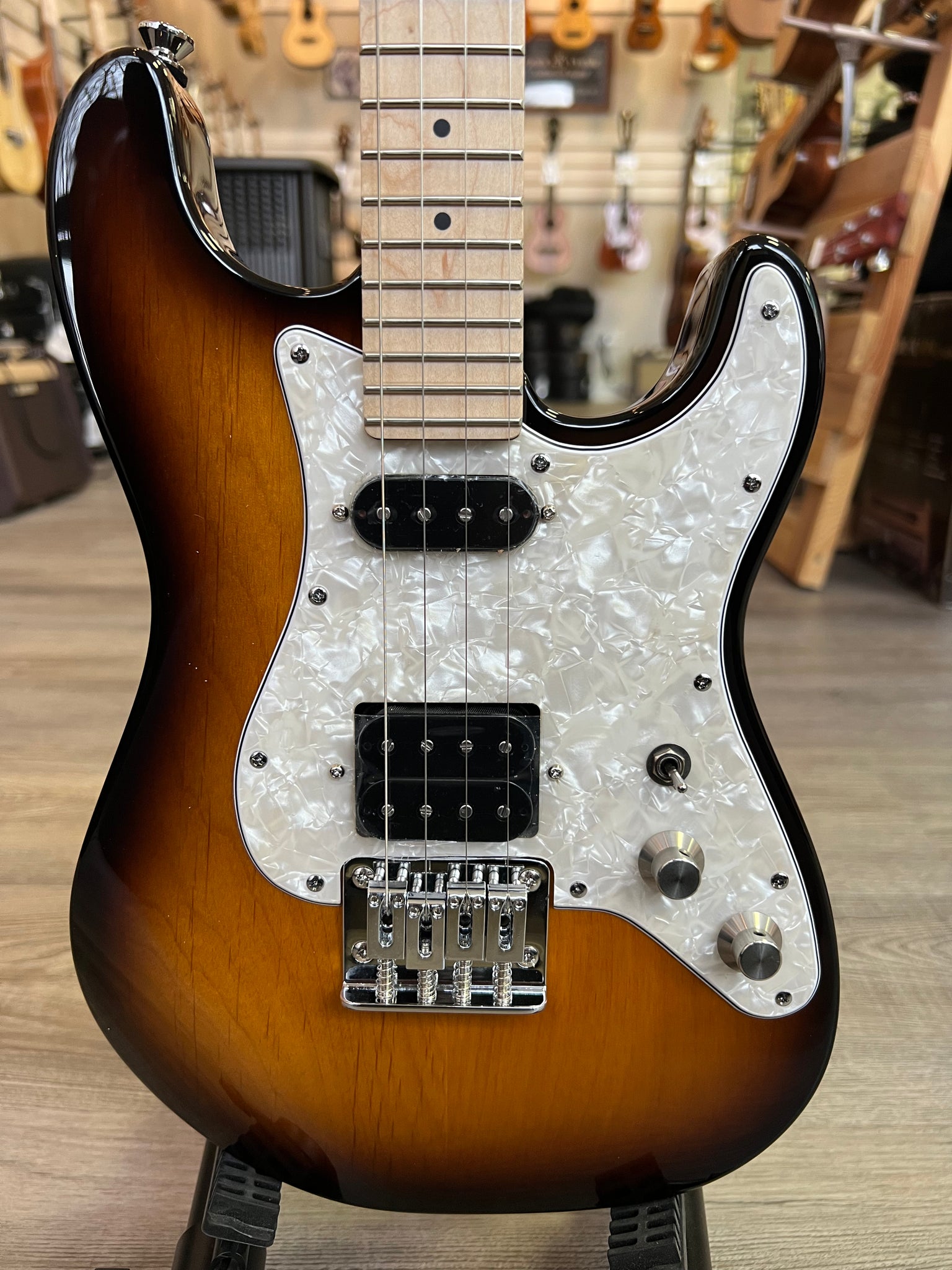 Risa Tenor ST Strat Style Sunburst Steel String Electric Ukulele w/Case UKEST432SB Aloha