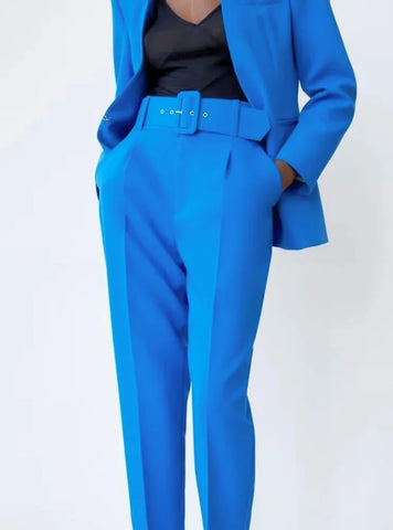 Moda versátil: Conjunto Blazer e Calça Social Feminino . Estilo para o seu dia-a-dia.