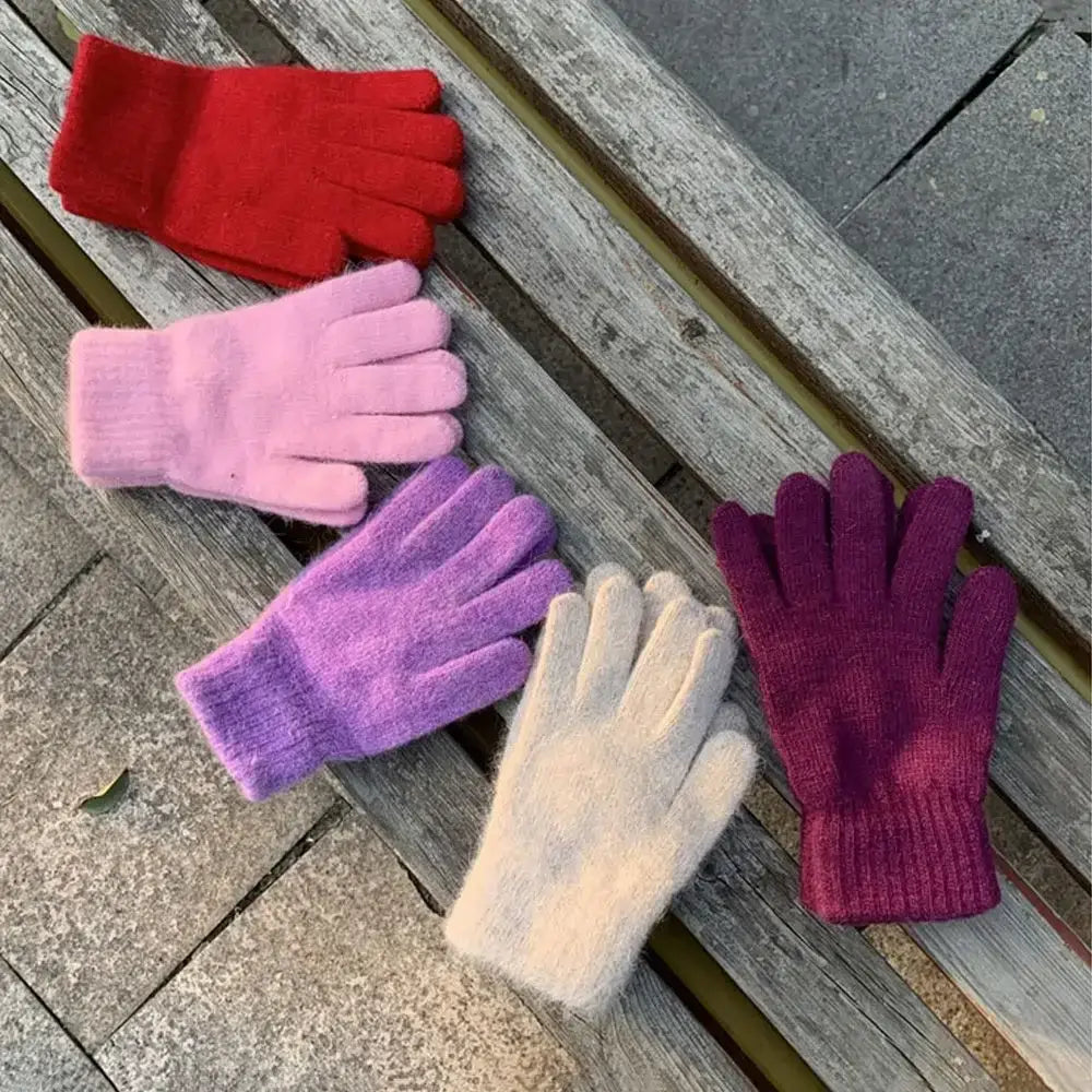 Anellimn compre Luvas de Caxemira: Proteção luxuosa contra o frio. Aqueça suas mãos com conforto e estilo. Ideal para atividades ao ar livre no inverno.