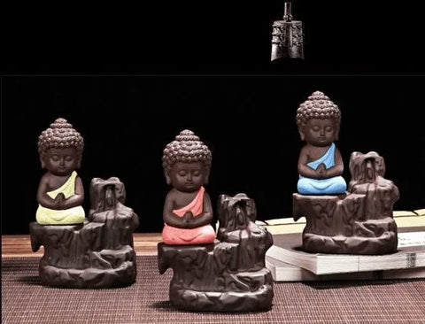 Porta Incenso de Buda Monge Cascata: Acessório de cerâmica para momentos de serenidade, yoga e meditação