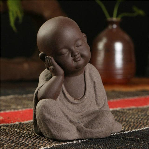 "Mini Estátua Buda em Cerâmica Roxa Esmaltada, Toque de Serenidade na Decoração Geomântica