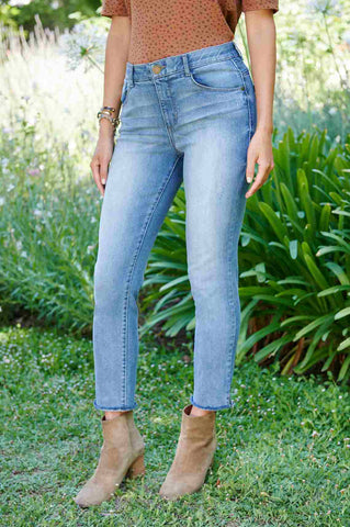 How To Wear Light Wash Jeans 