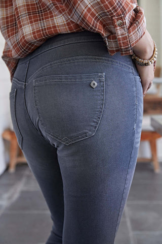 How to Make Jeans Tighter Around the Bum