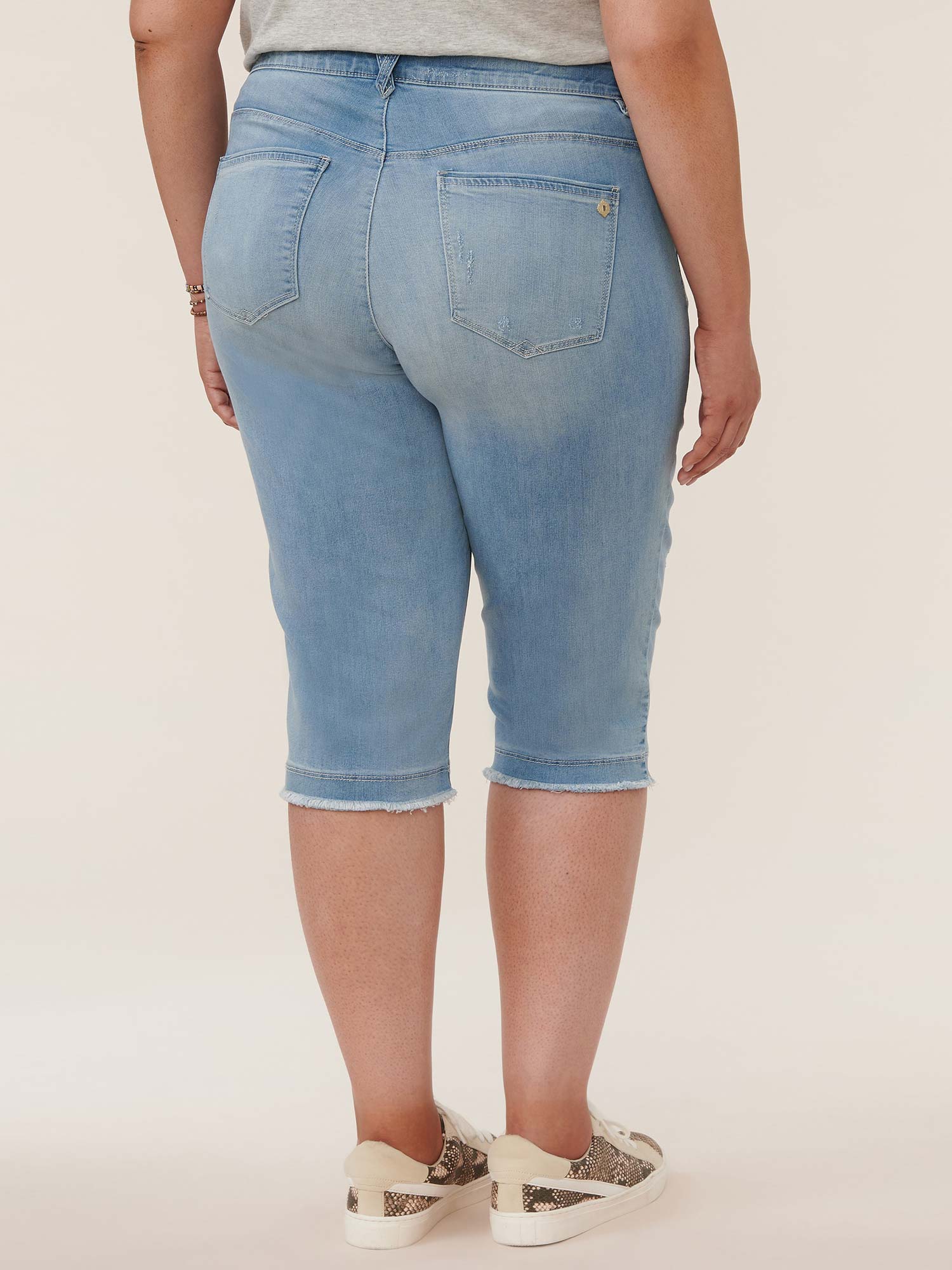 Women Capri & Skimmer at Seven7 Jeans