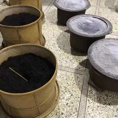 charcoal roasting tea leaves