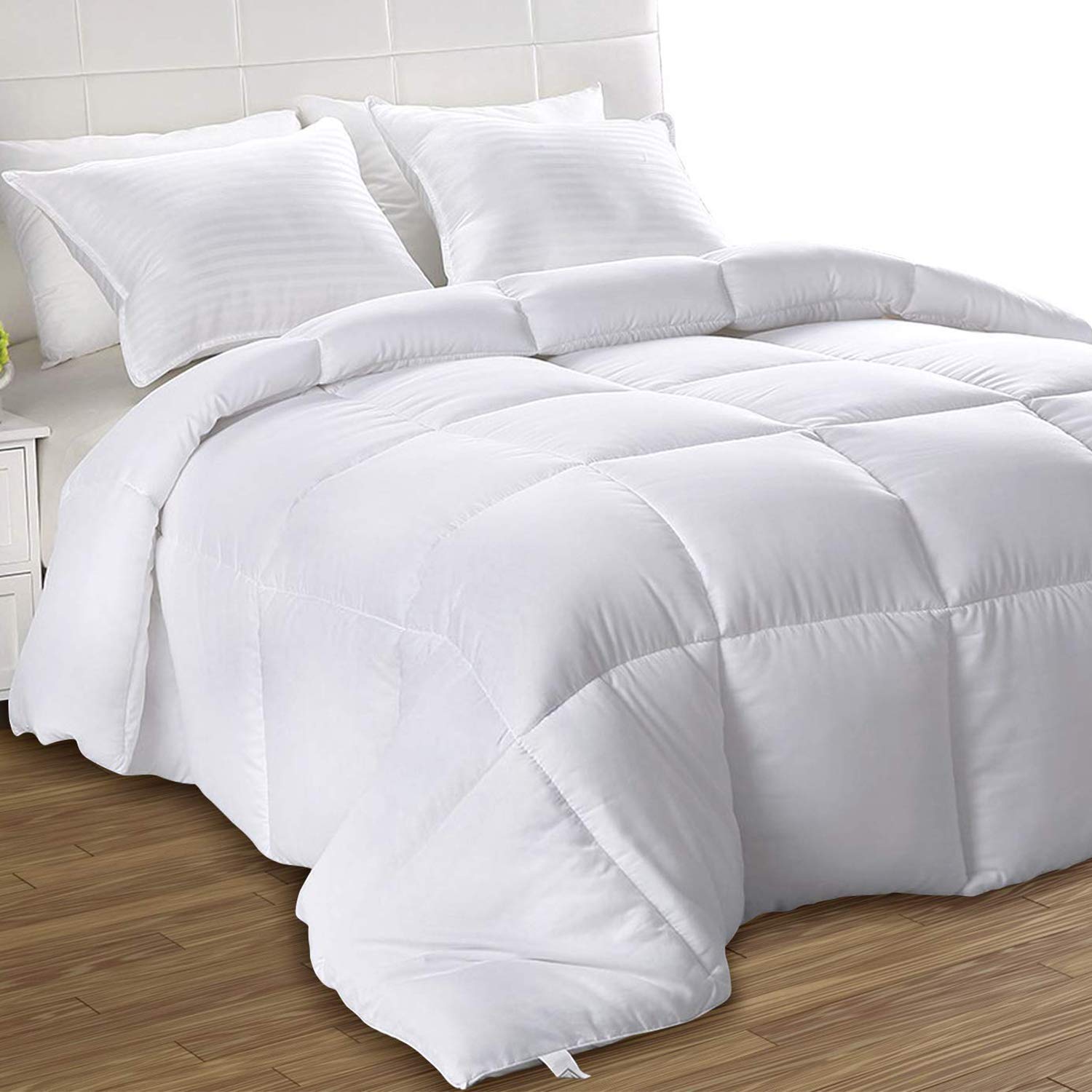 Utopia Bedding Queen Comforter Set with 2 Pillow Shams - Bedding Comforter  Sets - Down Alternative Navy Comforter - Soft and Comfortable - Machine
