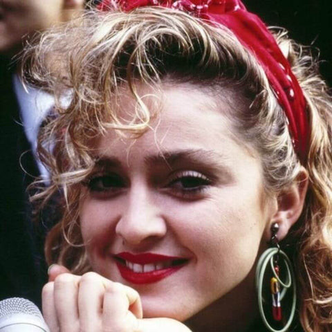 madonna-avec-bandana-rouge