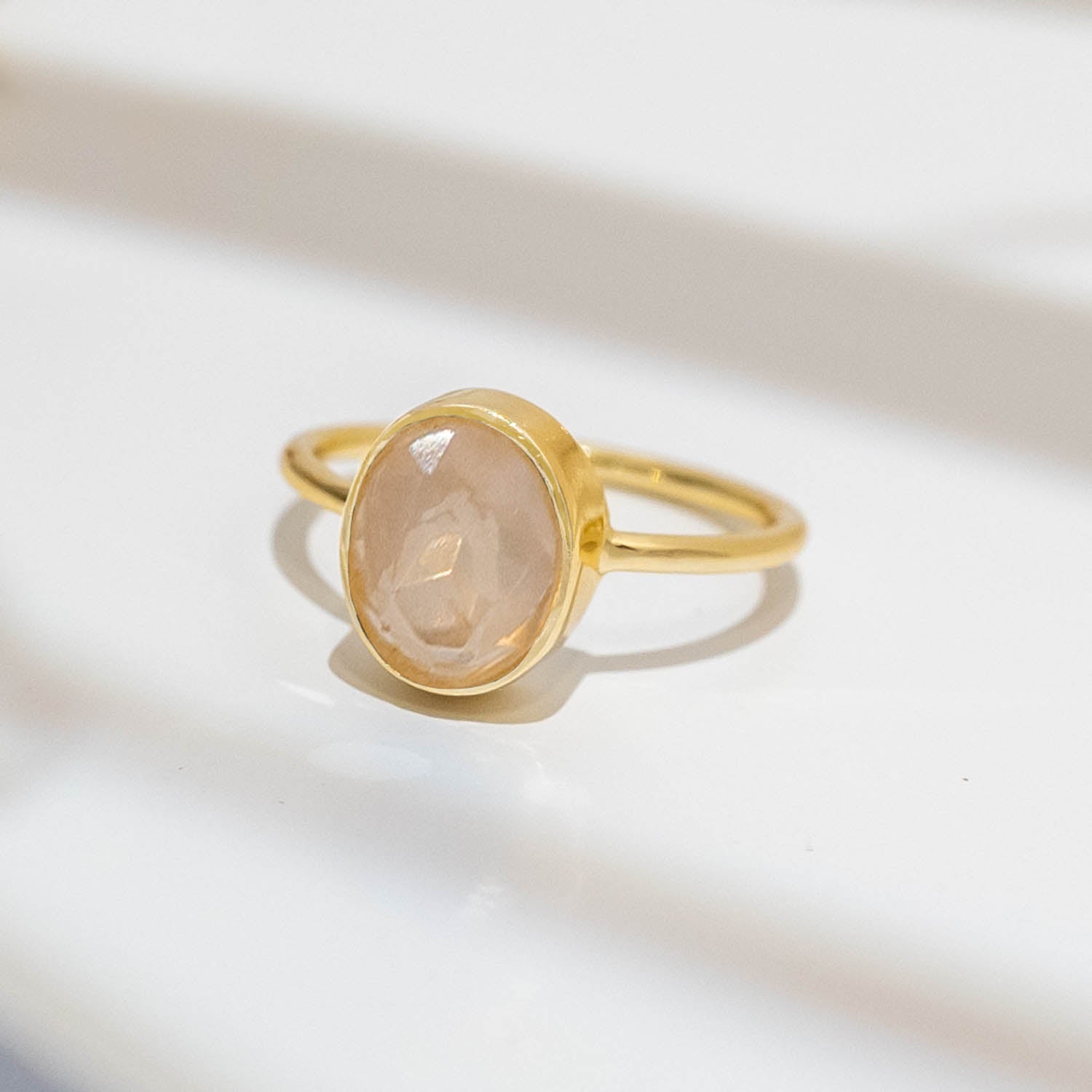 Fleurs des Prés Ring Aline Oval Rose Chalcedony