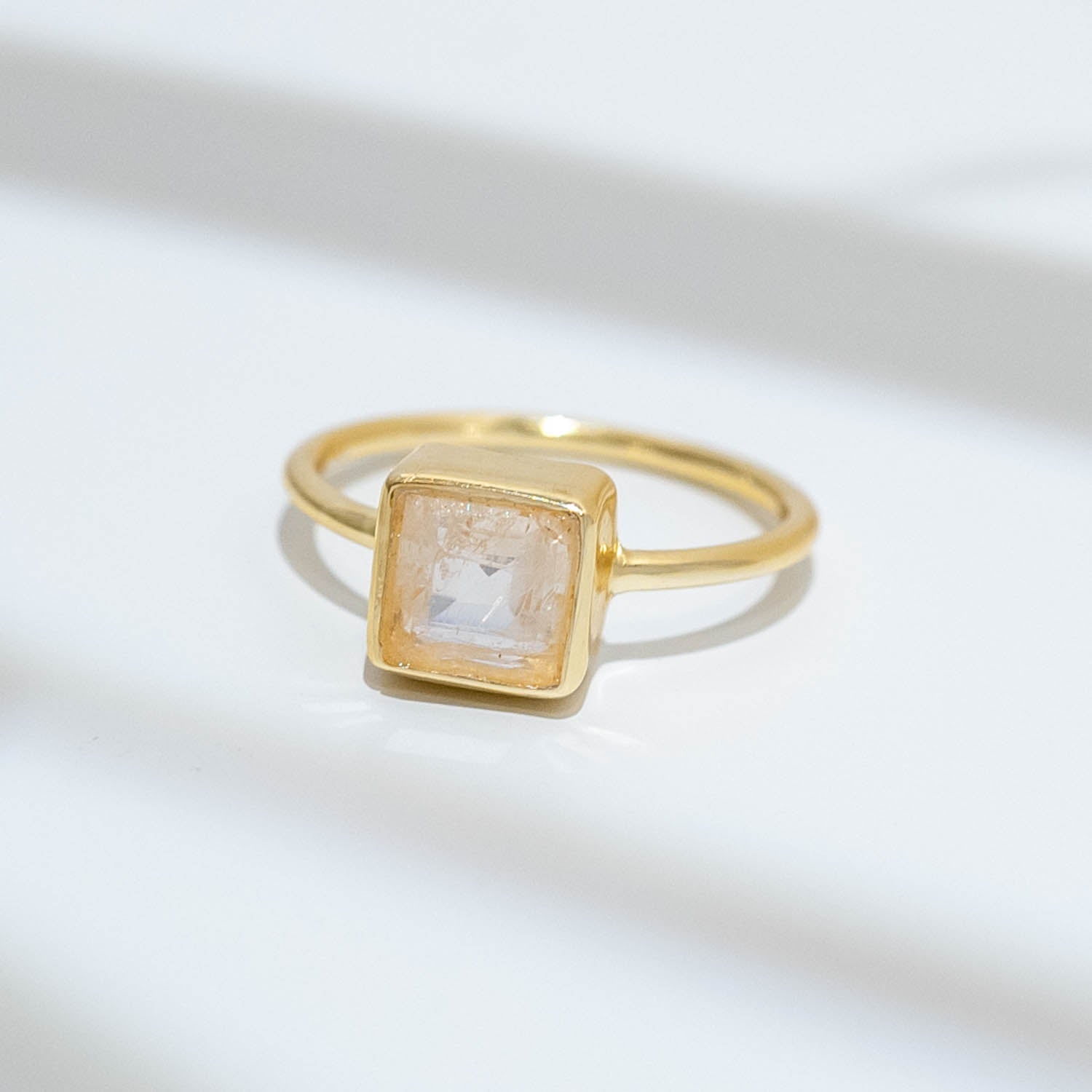 Fleurs des Prés Ring Aline Square Rose Chalcedony