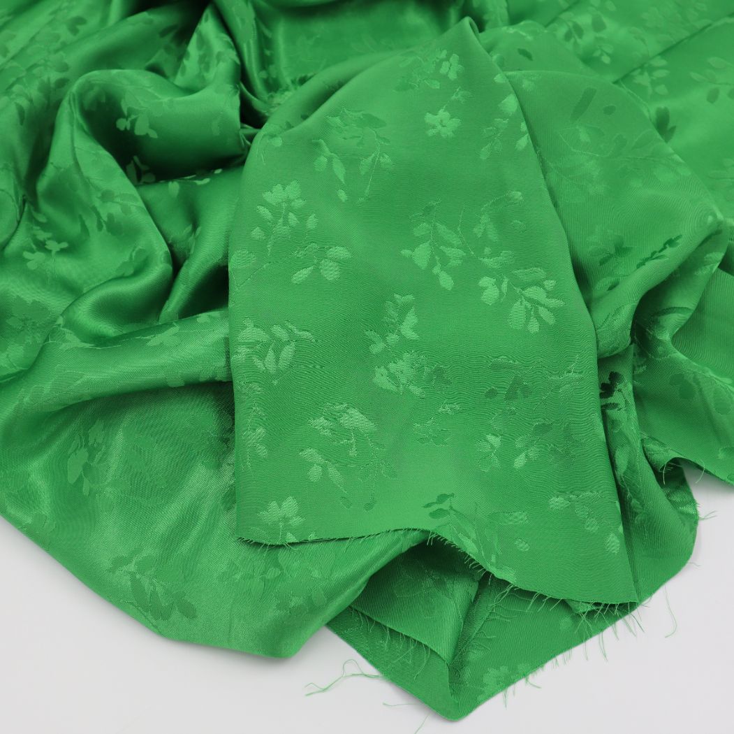 Clip vlinder Arthur deze Satijn Jacquard Bloemen Viscose Stof | €36,50 p/meter – Eco Fashion Fabrics