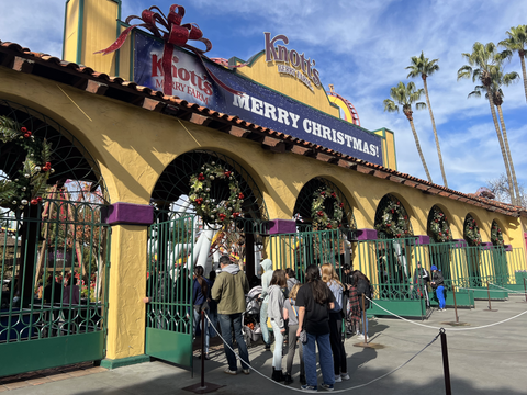 knotts berry farm entrance