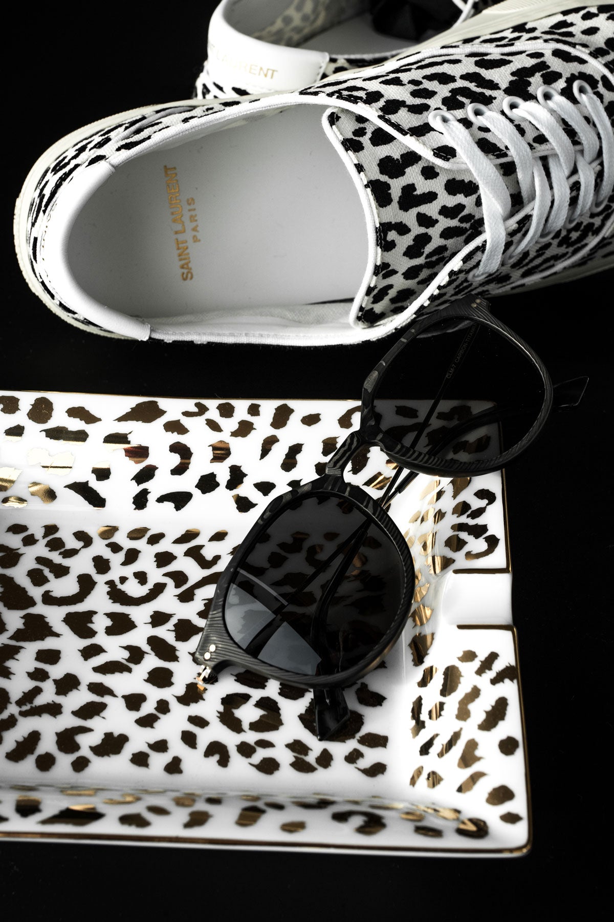 Roveri Eyewear all new CLM7 black on black carbon-titanium sunglasses photoshoot with paid2shoot.