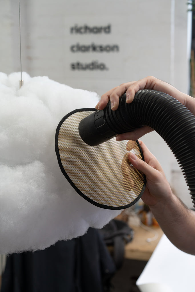 Cleaning a Cloud with vacuum and mesh disc