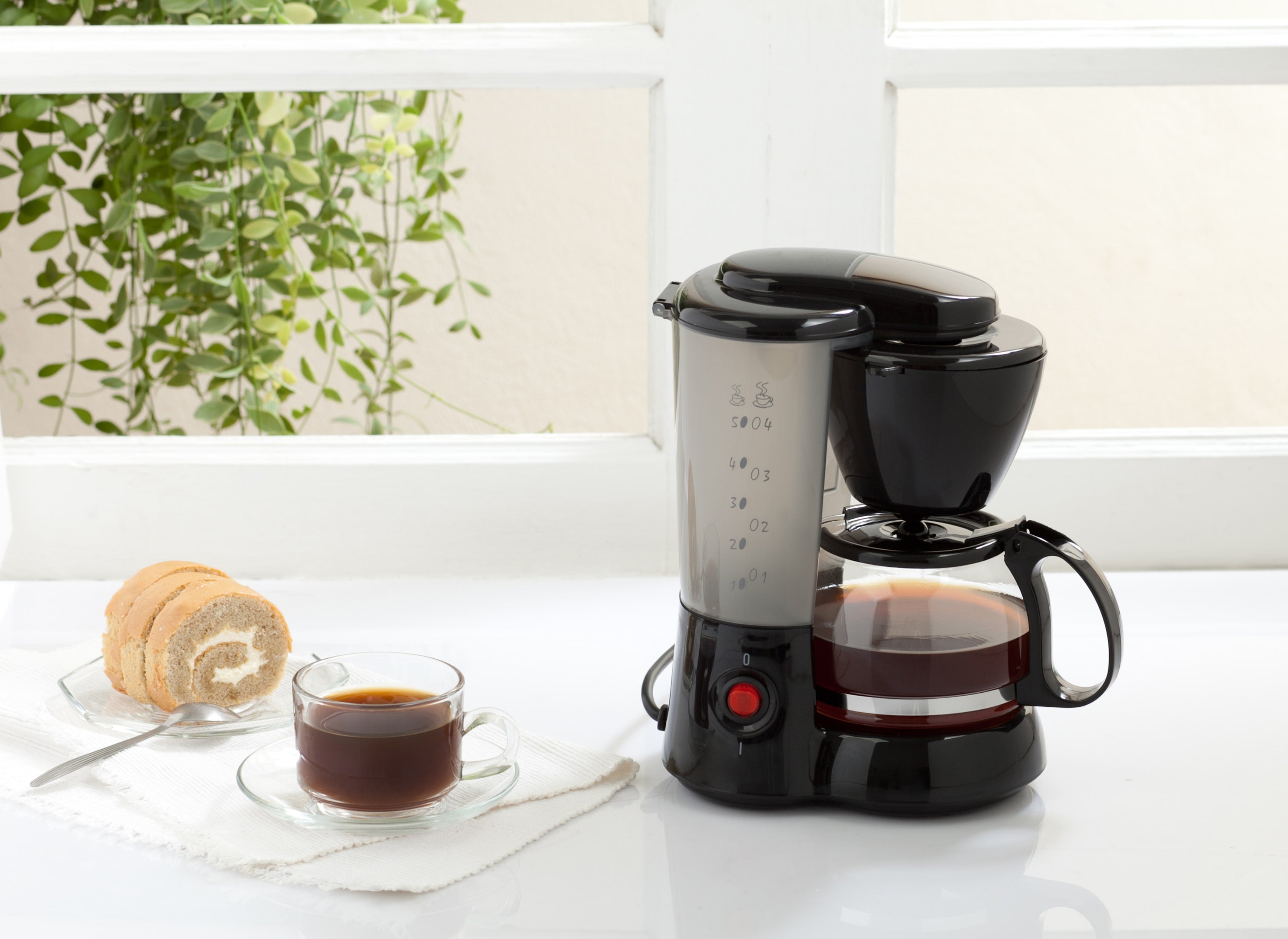 Electric coffee maker with filter  