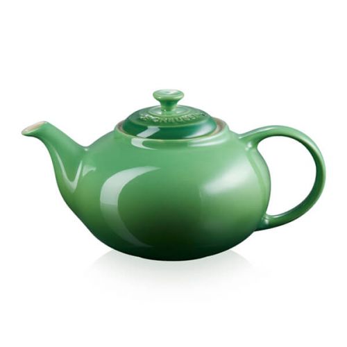 https://cdn.shopify.com/s/files/1/0046/5587/4082/files/80702134080003-Le-Creuset-Bamboo-Classic-Teapot_1024x.jpg?v=1685528636