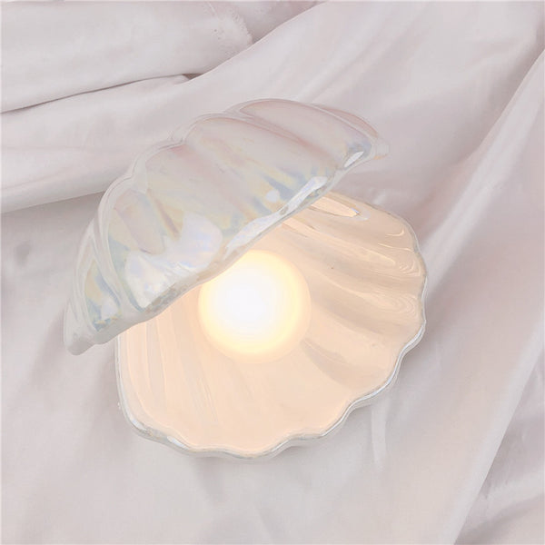 Sirenita - Pearl & Shell Desk Lamp – Warmly