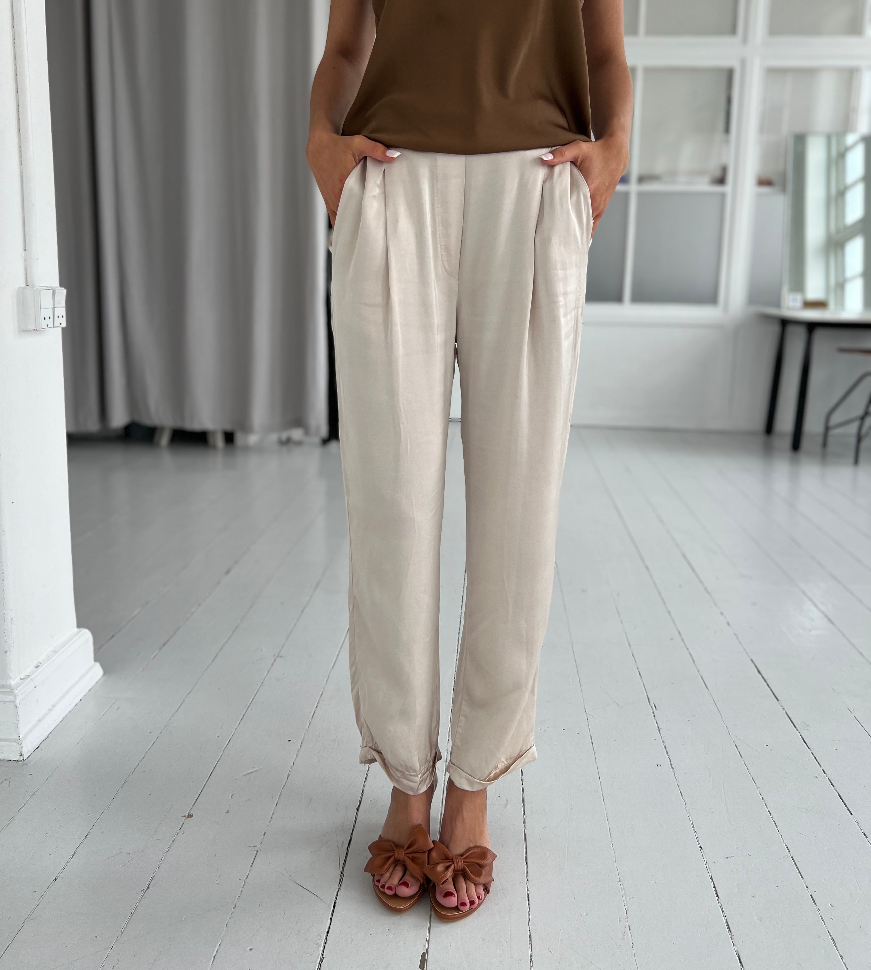 Se Mondial beige satin pants - Onesize hos Åberg Copenhagen