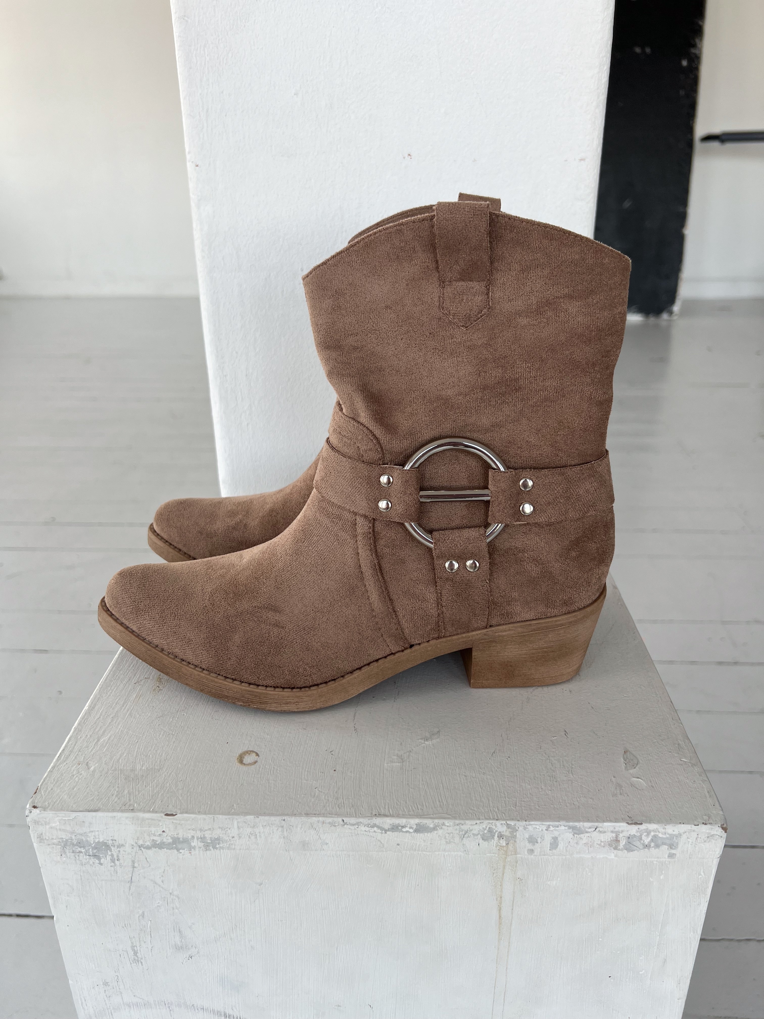 Se Stephan taupe boots (110) - 36 hos Åberg Copenhagen