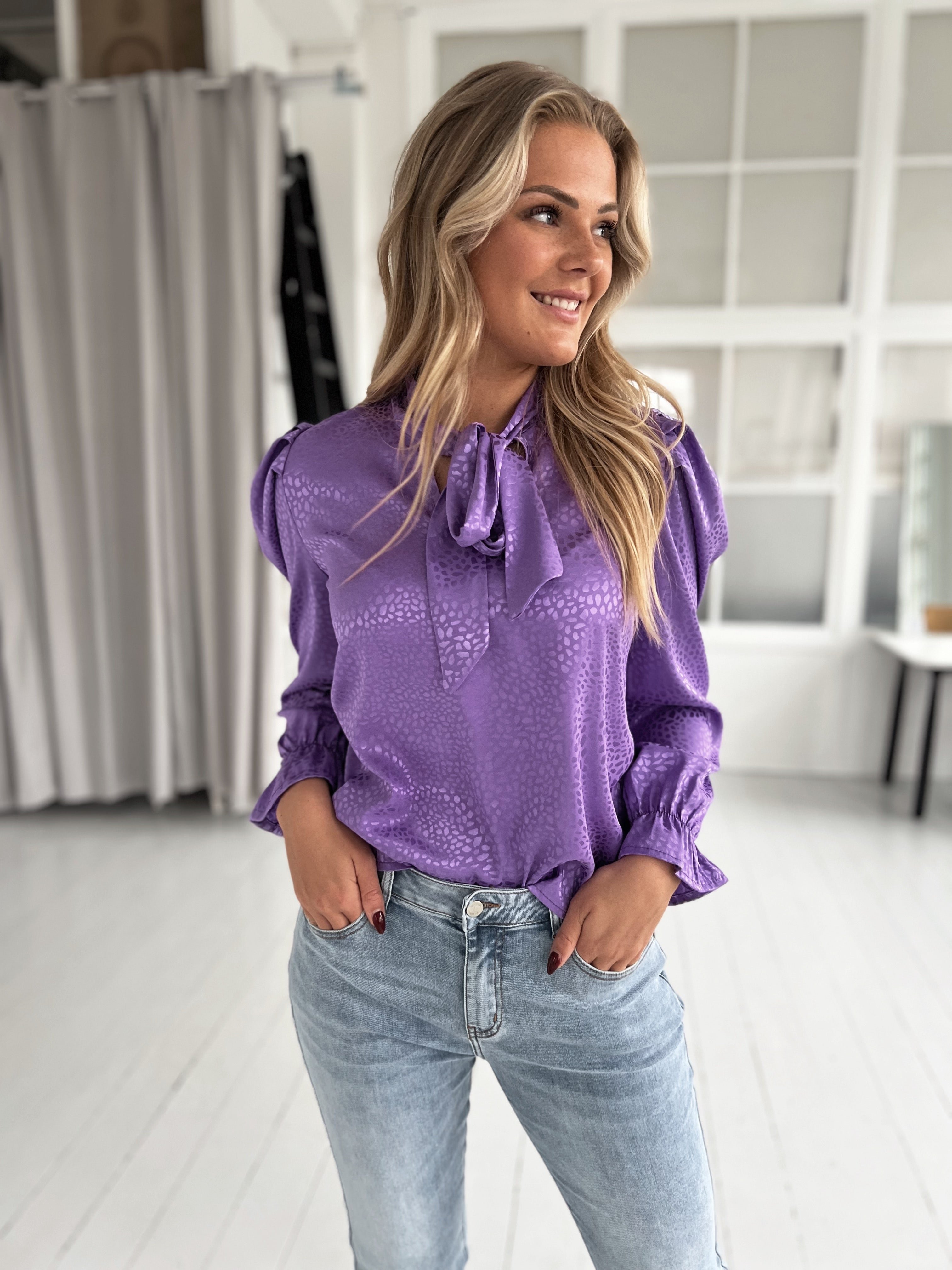 Se Laura purple shirt - Onesize hos Åberg Copenhagen