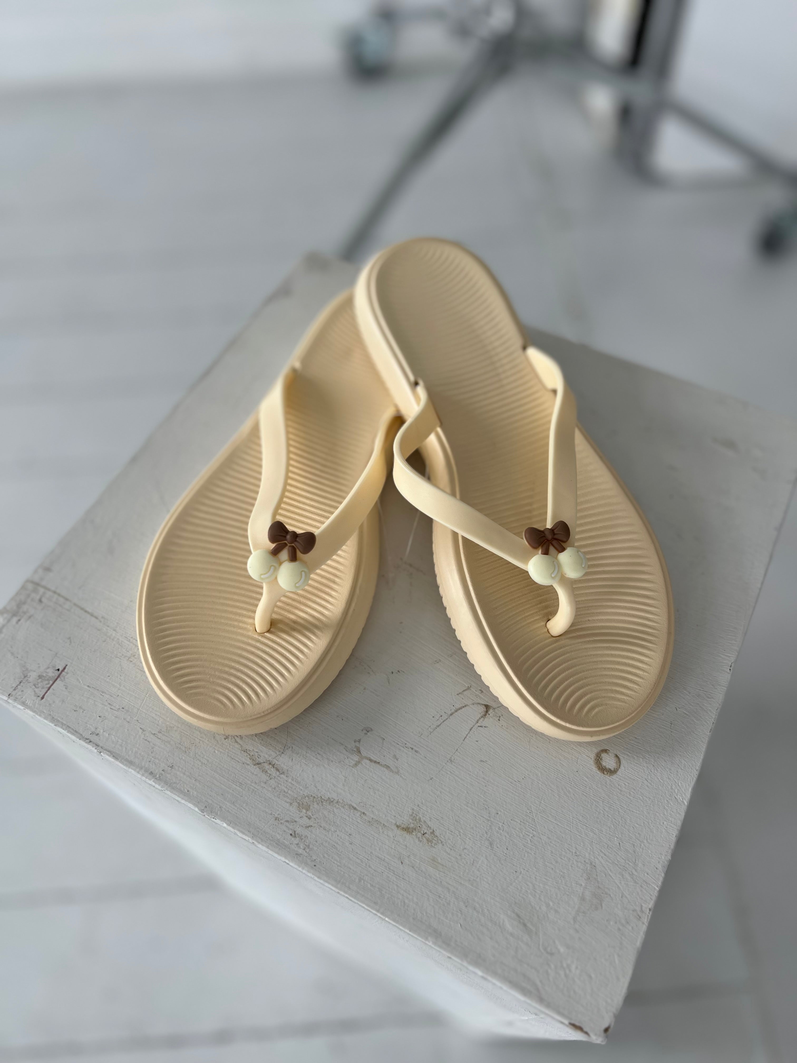 Se Rosaly ecru flipflop. (9802) - 41 hos Åberg Copenhagen