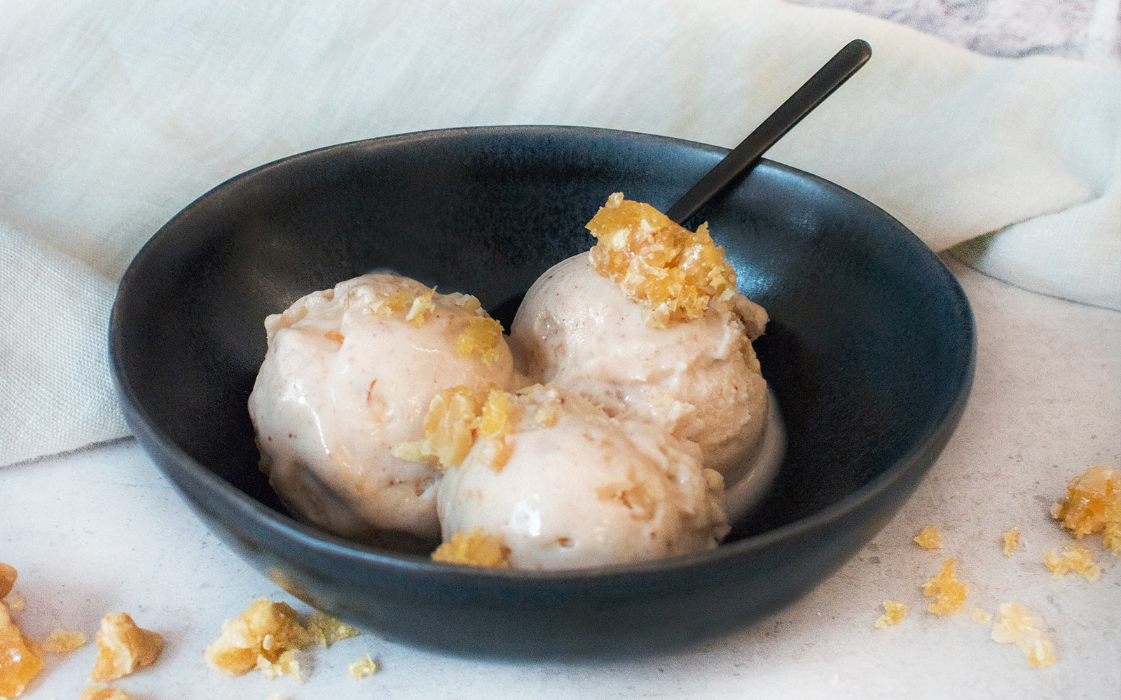 Walnuss-Eis mit karamellisierten Walnüssen - Luicella&amp;#39;s Ice Cream