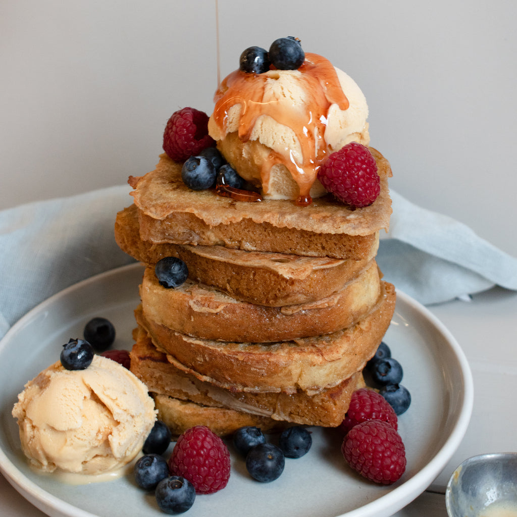 French Toast mit Beeren und Eis