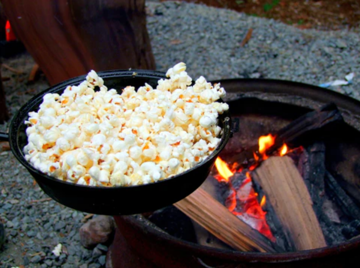 popcorn-over-wood-fire-camping-recipe