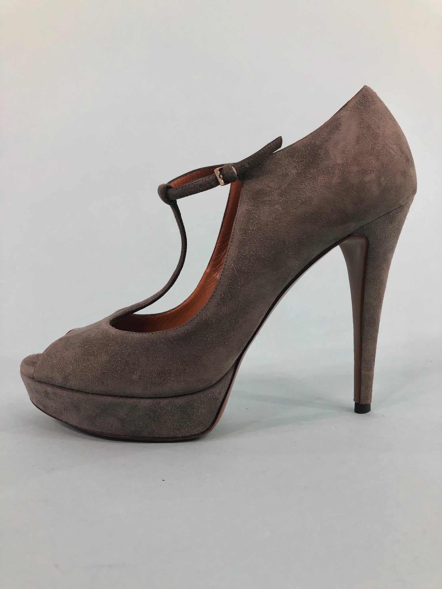 t strap platform pumps