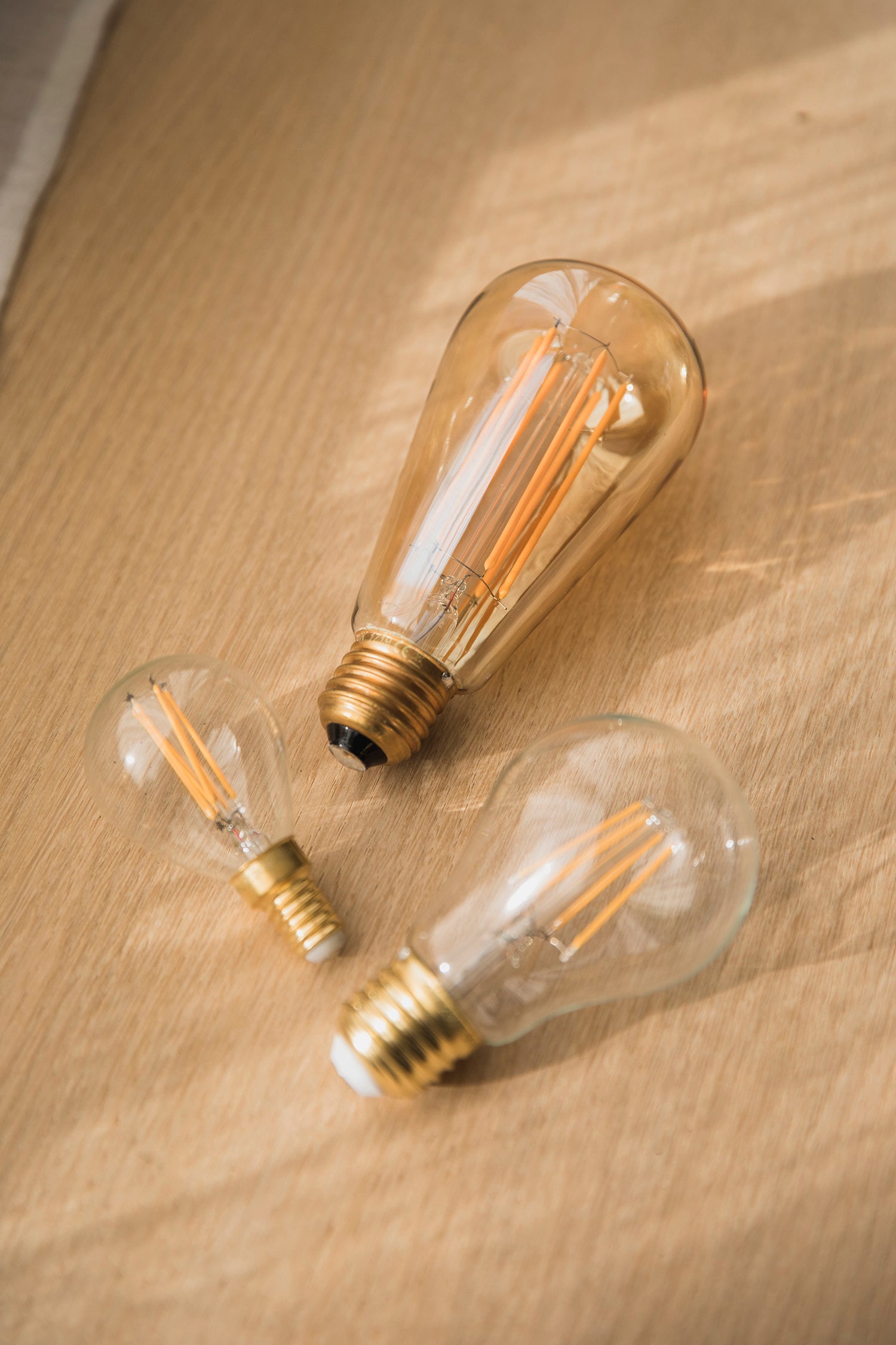 Ampoule LED filament blanc chaud E14 ou E27 - Caravane