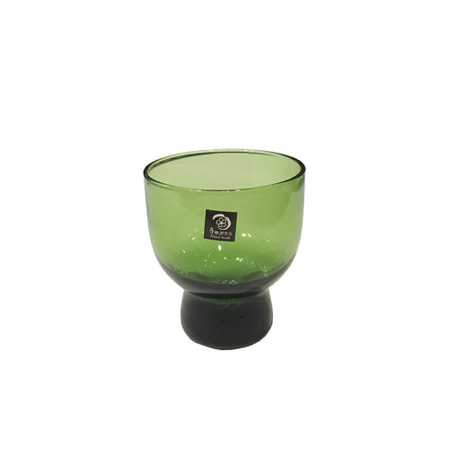 https://cdn.shopify.com/s/files/1/0046/8352/products/greenglasssakecup_250x250@2x.jpg?v=1618603294