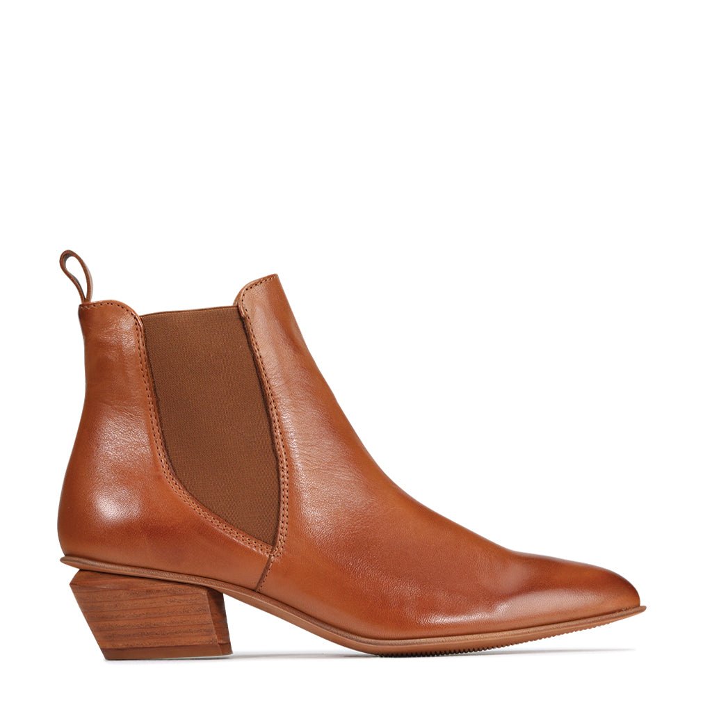 EOS Footwear | KARLA ankle boots | Womens flat leather chelsea boot