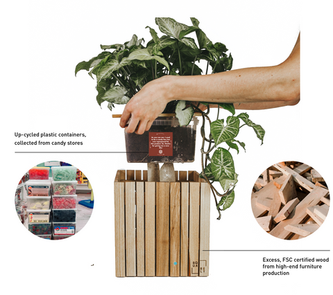 GrowOn i naturlig ask, hvor der står upcyclede plastkasser fra slikbutikker og FSC-certificeret overskudstræ af høj kvalitet