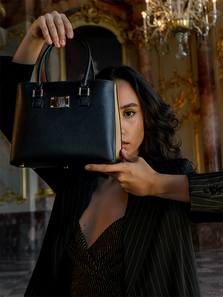 Leather and Vegan Handbags: European Craftsmanship