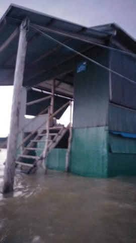 Madraza Fahim Hakimi atrapada en una inundación :(