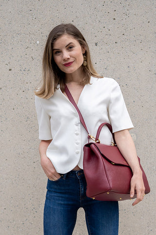 Christina mit Handtasche von Amelie Zürich