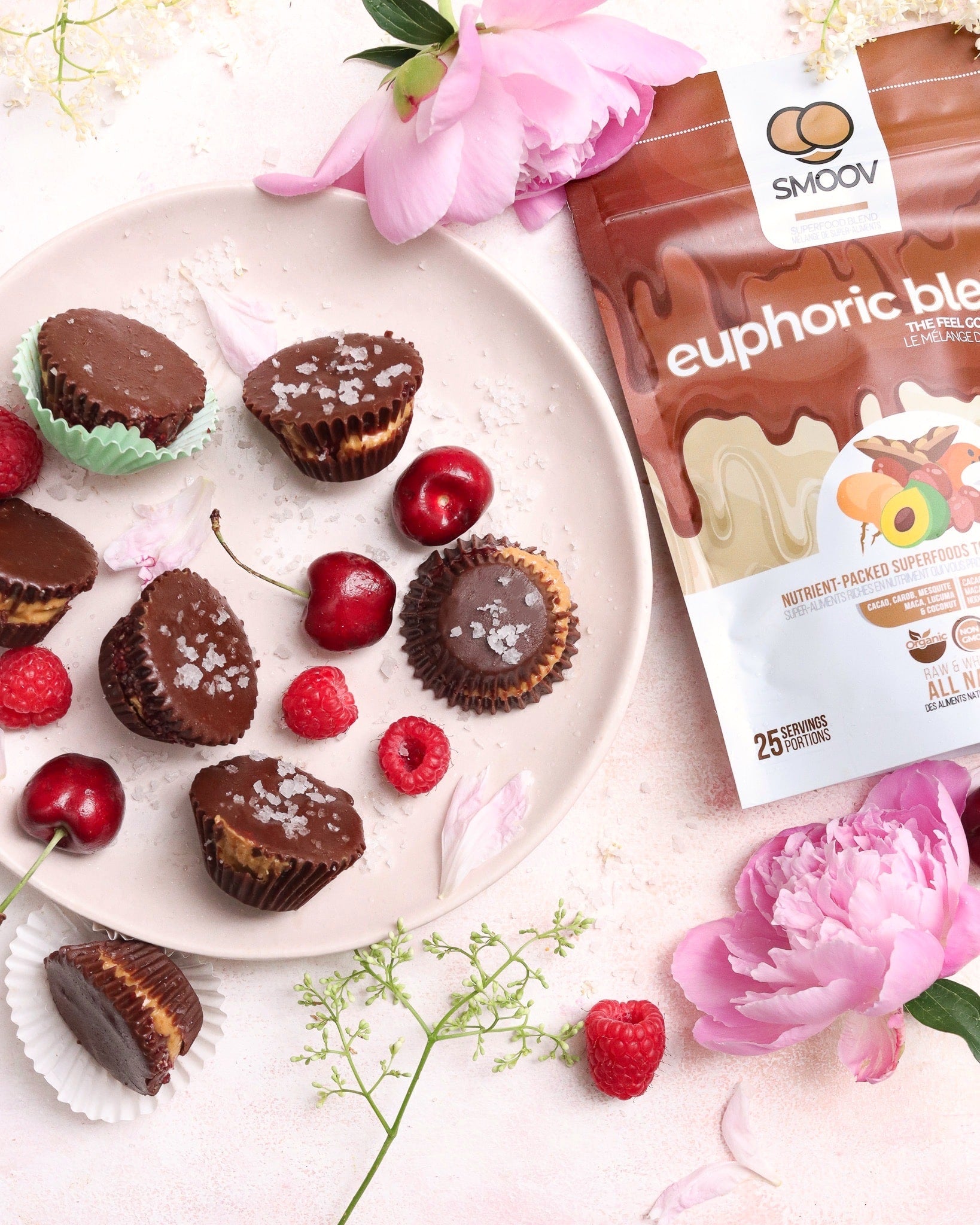 SMOOV euphoric blend has 6 powerful and delicious foods packed with antioxidants, healthy fats and adaptogens- Raw cacao, Carob, Mesquite, Maca, Lucuma and shredded Coconut. A healthy way to satisfy cravings and boost mood instantly!