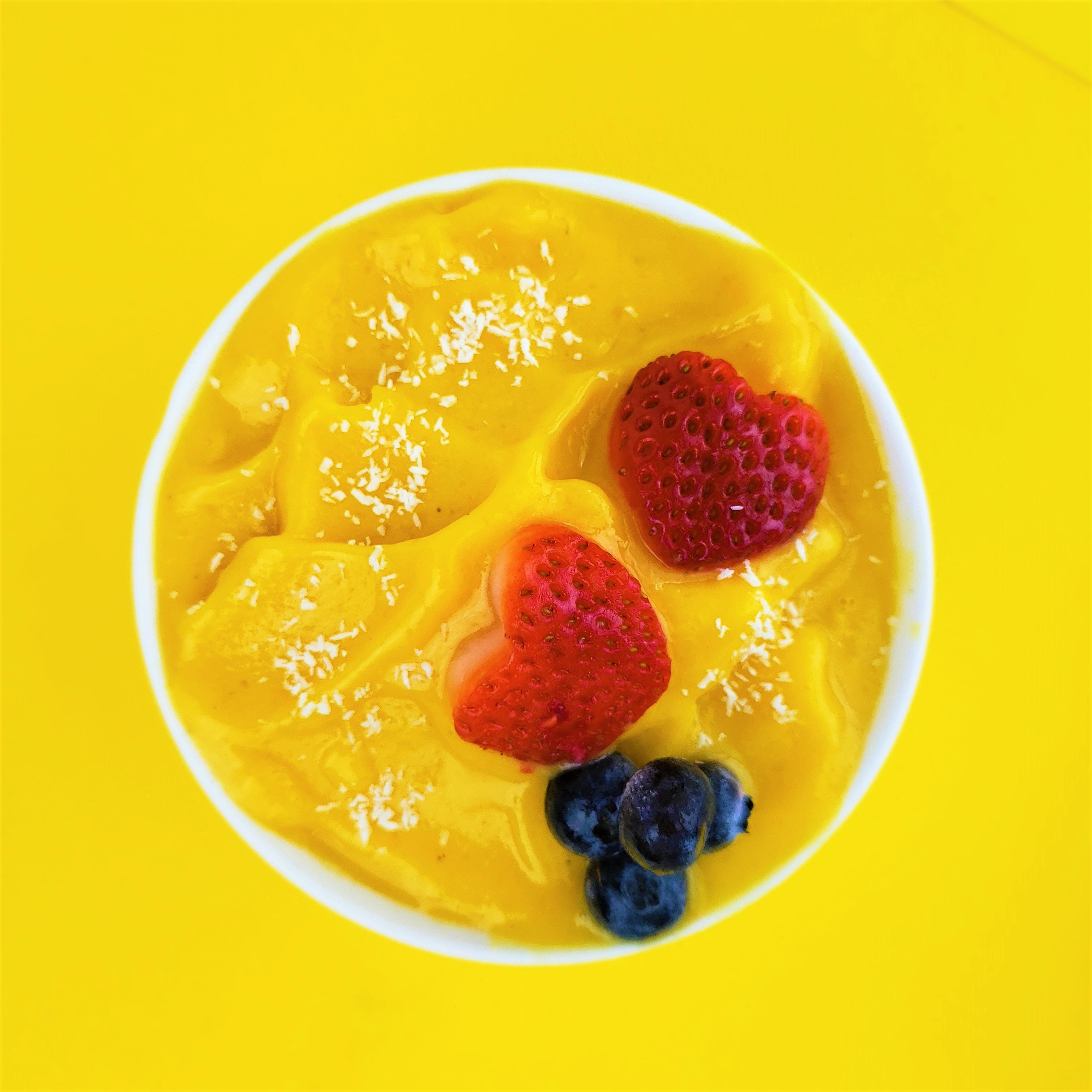 Smoov golden blend in mango smoothie  for vitamin A and Vitamin C