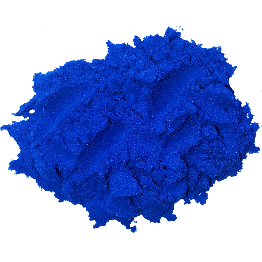 Vibrant blue spirulina powder in a circle. It is one of the ingredients used in the wave blend by Smoov.