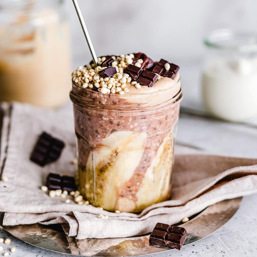 Looking for a pick-me-up? Craving a chocolatey beverage? Why not have smoothie for dessert. Packed with micronutrients and an instant mood-booster. 