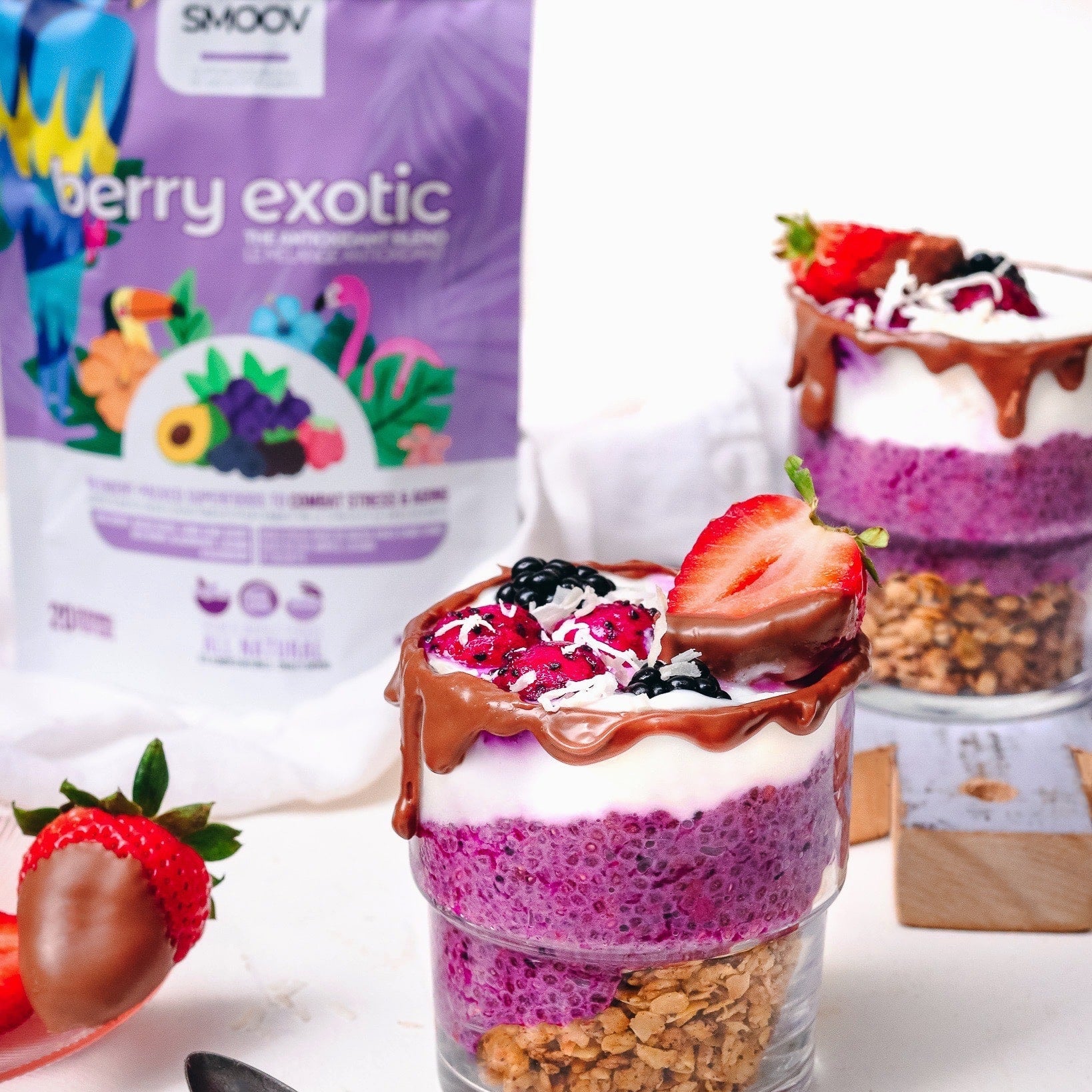 SMOOV berry exotic blend has 8 antioxidant-rich superfoods, 7 of which are some of the world's most nutritious berries. Acai berry, Maqui berry, Red & Black Goji berry, Camu Camu berry, Blueberry, Blackberry & Lucuma. 