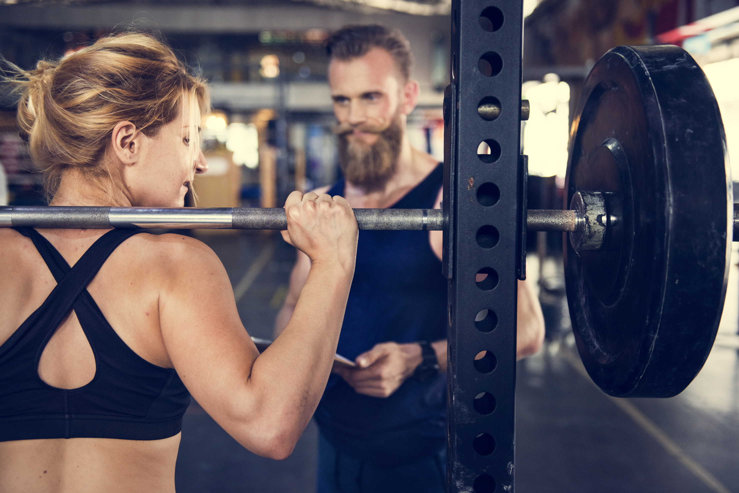 man training woman on weights