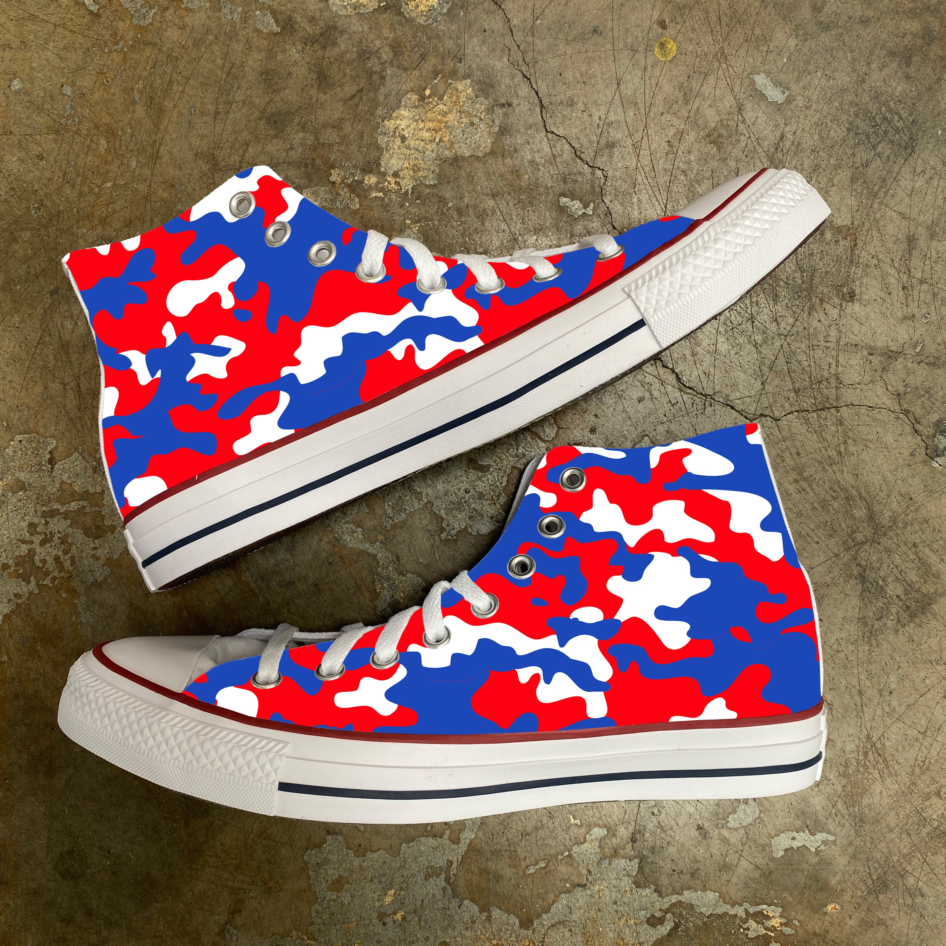 Red deals camo converse