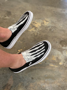 vans slip on black on feet