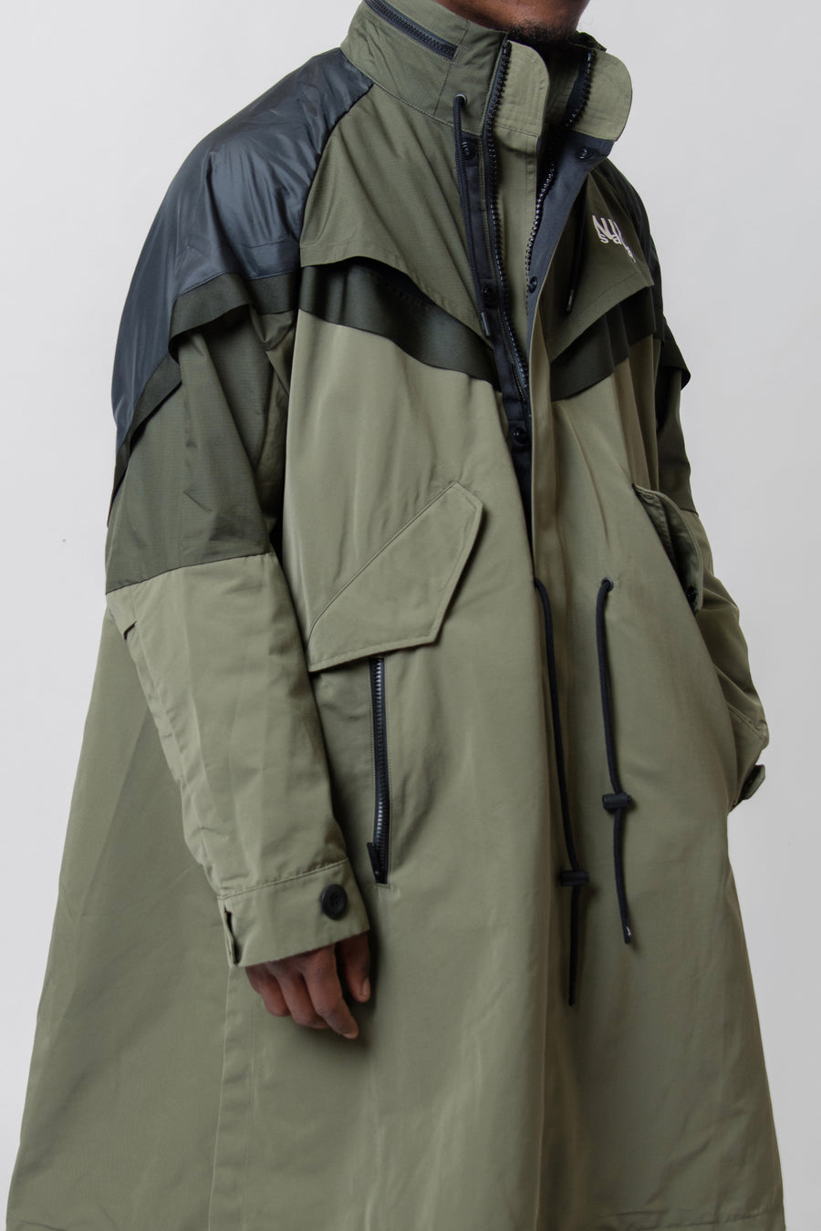 Sacai SG Trench Jacket Medium Olive DQ9027-222 (LAUNCH PRODUCT)