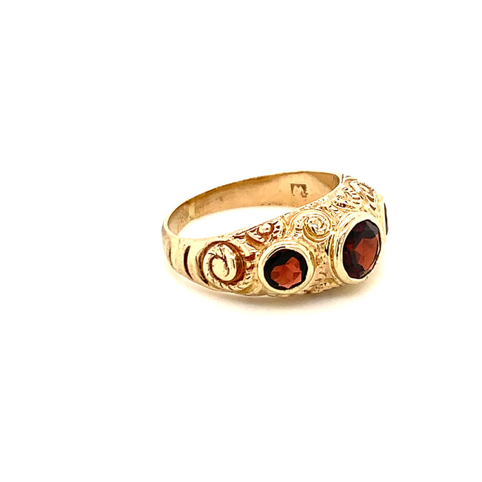 CROWN JEWELS 10K GOLD, GARNET ANTIQUE RING– Vintage Magnality