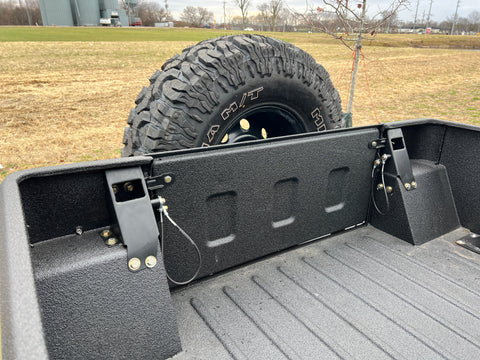 Tailgate section of the Jeep Scrambler is shown in detail from inside the bed of the truck